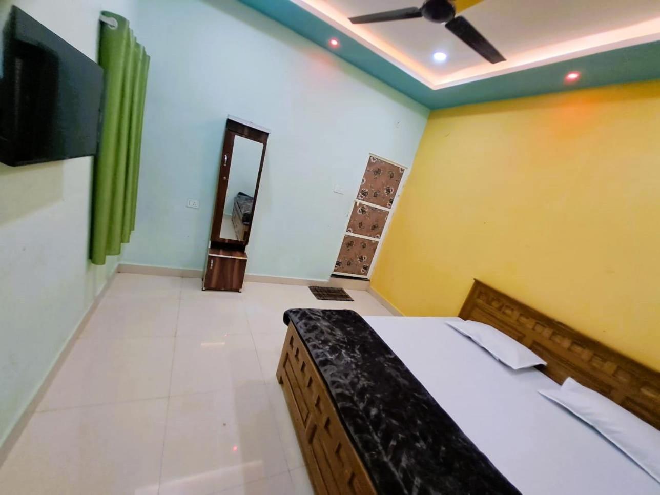 Utsav Lodge And Mangal Bhavan Pipariā Zewnętrze zdjęcie