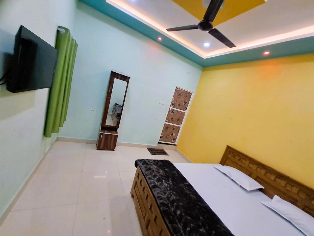 Utsav Lodge And Mangal Bhavan Pipariā Zewnętrze zdjęcie